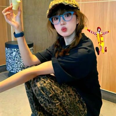 冲浪美眉